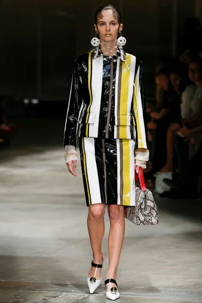 Look 12